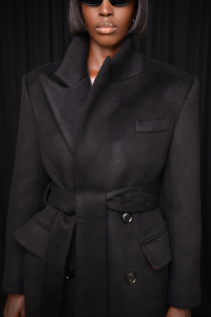 FRENCH STRUCTURED COAT IN BLACK