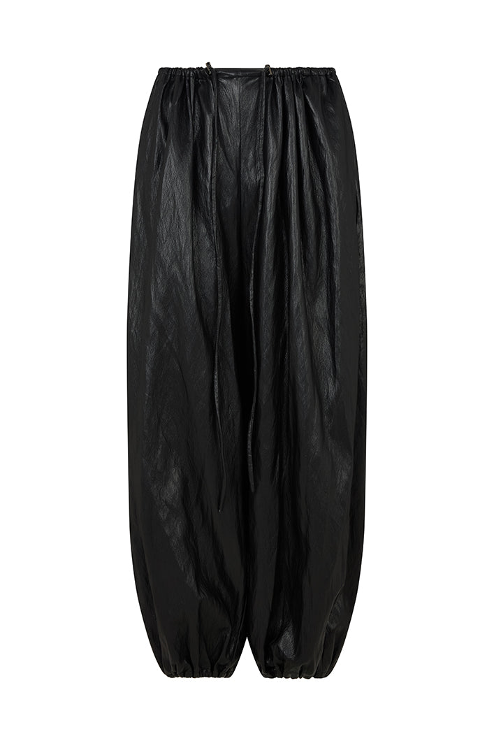 GHENT FAUX LEATHER HAREM PANTS IN BLACK