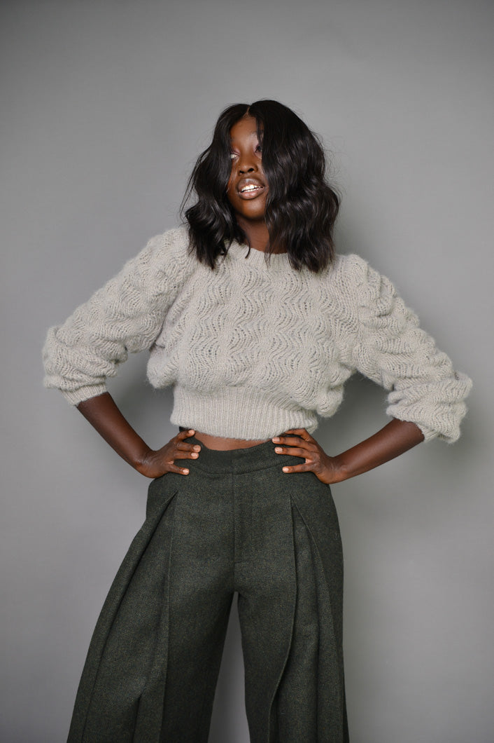BOLTON TEXTURED CROPPED SWEATER IN GREY