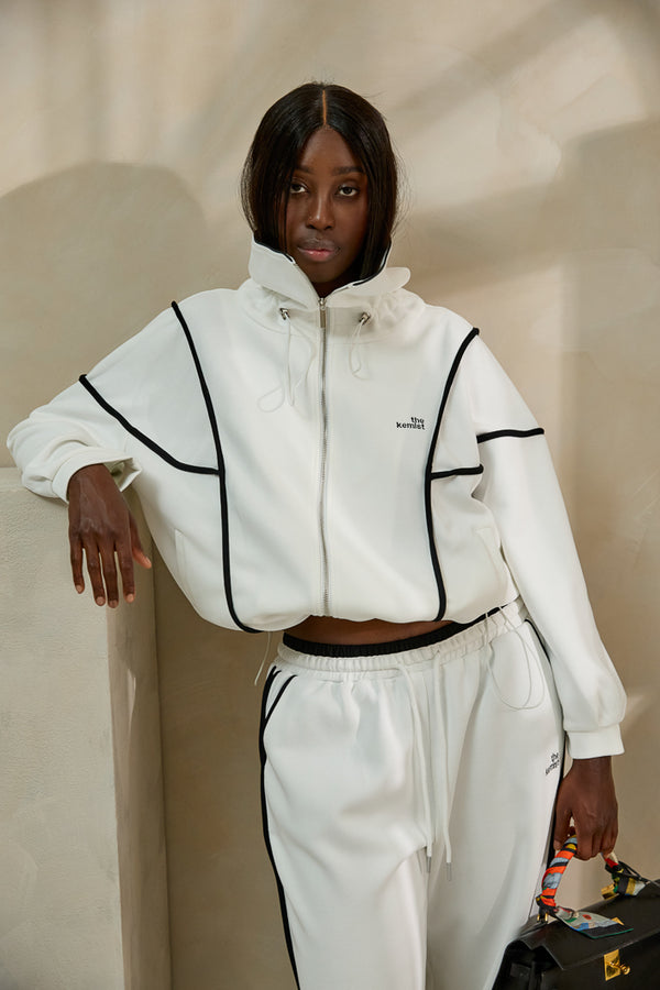 KŌBE ZIPPED TRACKSUIT TOP IN WHITE