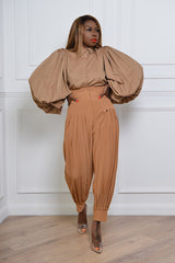 BILOXI BACKLESS PUFF SLEEVE SHIRT IN BROWN