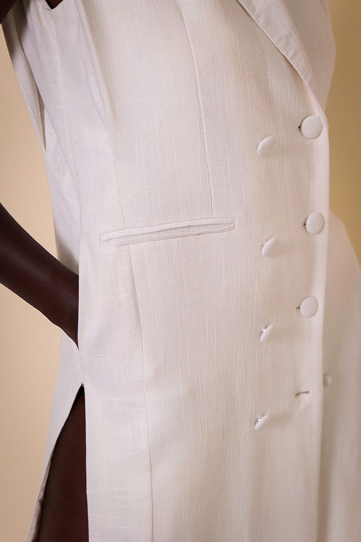 BORDEAUX SLEEVELESS LINEN BLAZER DRESS IN OFF WHITE
