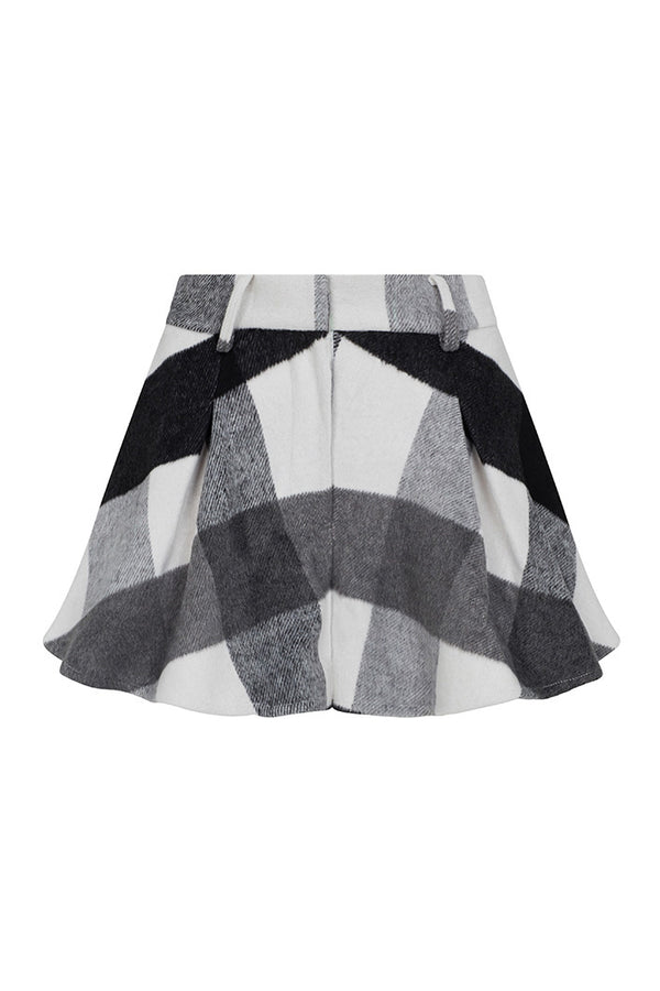CARDIFF WOOLLEN SHORTS IN BLACK AND WHITE