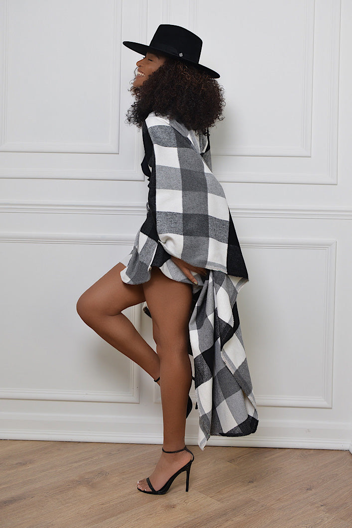 CARDIFF WOOLLEN SHORTS IN BLACK AND WHITE