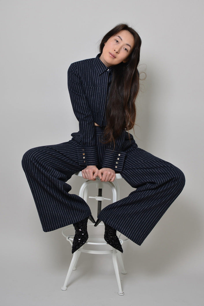GRAHAM PINSTRIPED CROPPED SHIRT JACKET IN NAVY
