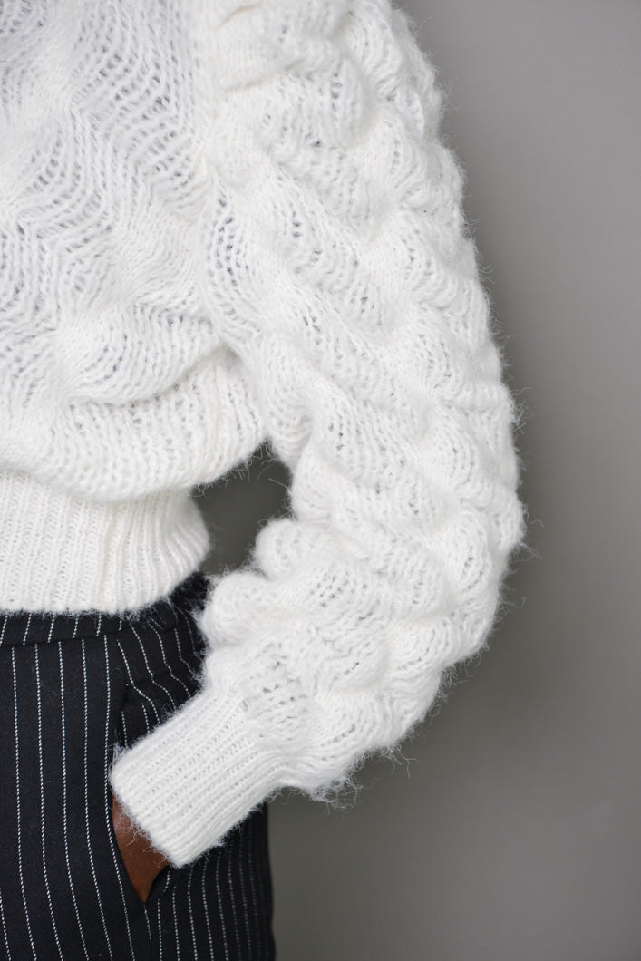 BOLTON TEXTURED CROPPED SWEATER IN OFF WHITE