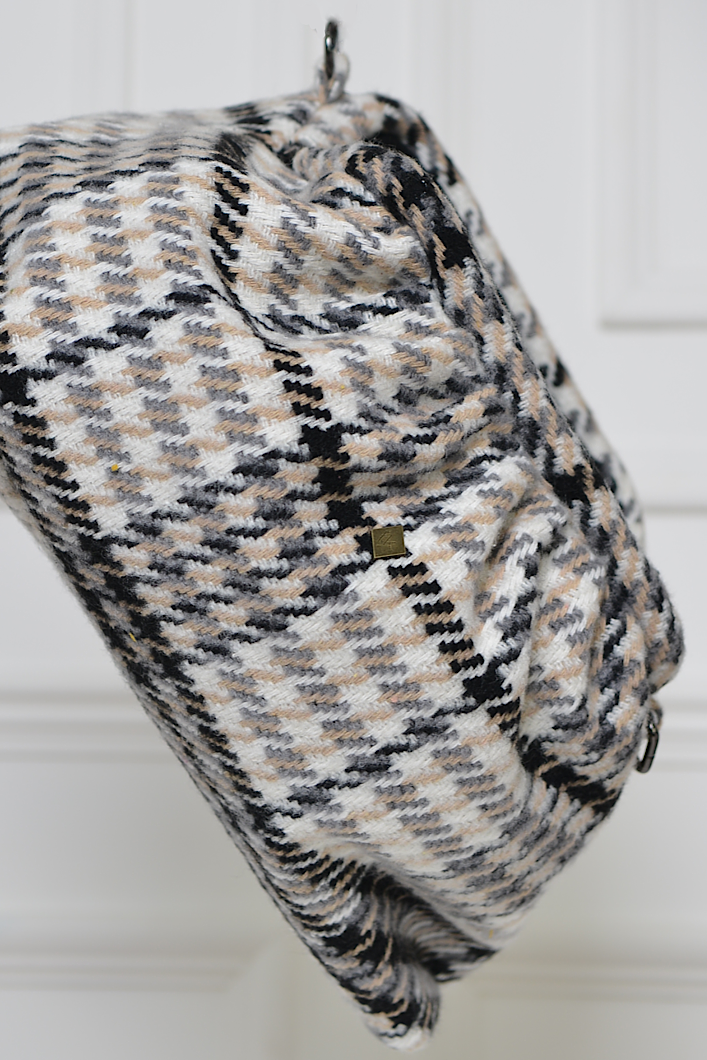 ODESSA WOOLLEN CLUTCH BAG IN WHITE
