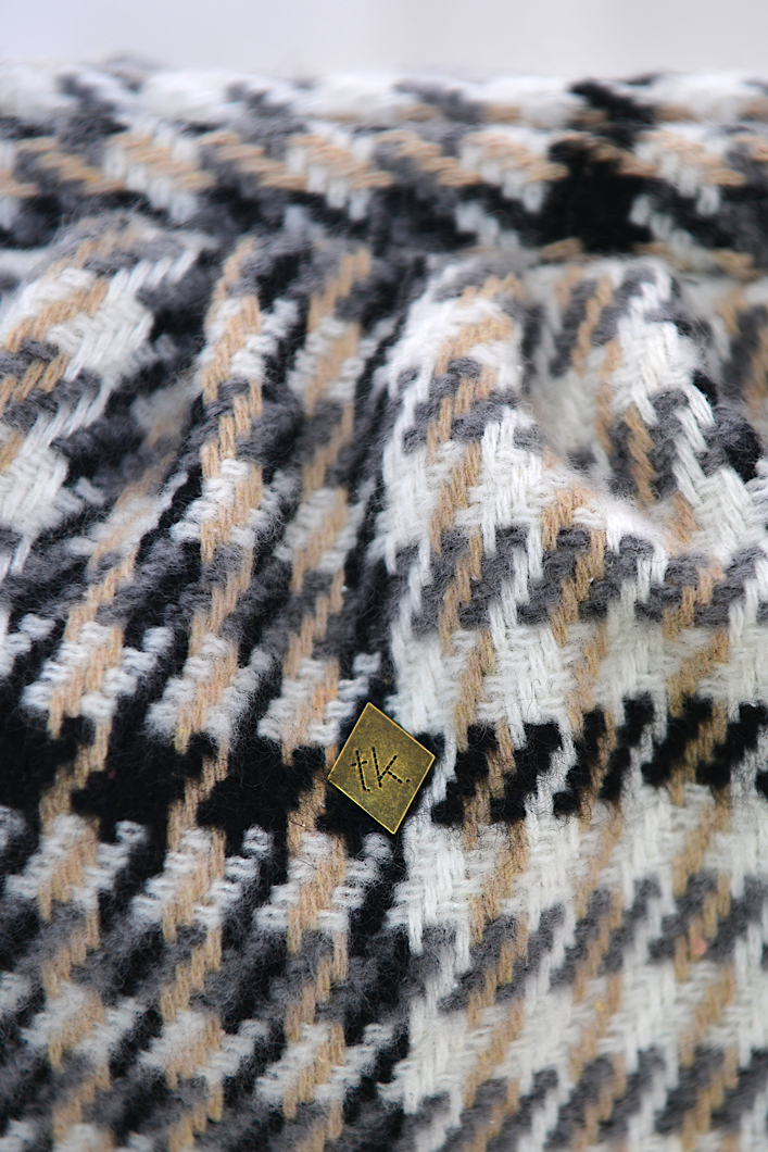 ODESSA WOOLLEN CLUTCH BAG IN WHITE