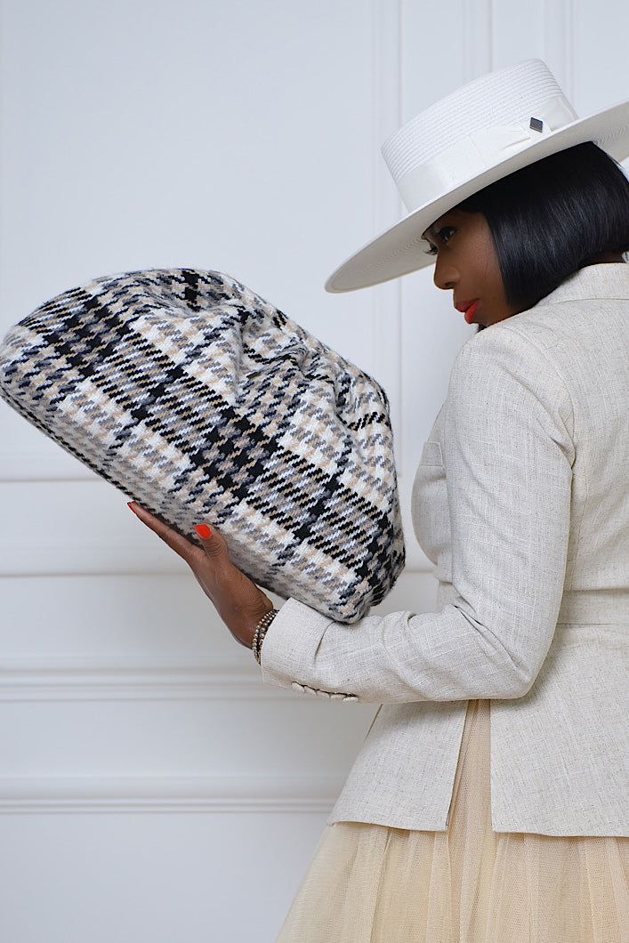 ODESSA WOOLLEN CLUTCH BAG IN WHITE