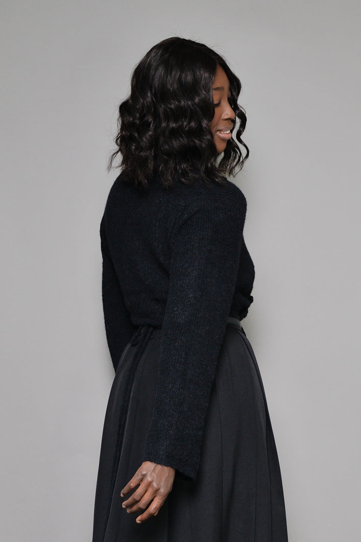 WARWICK WRAP TIE CROPPED CARDIGAN IN BLACK
