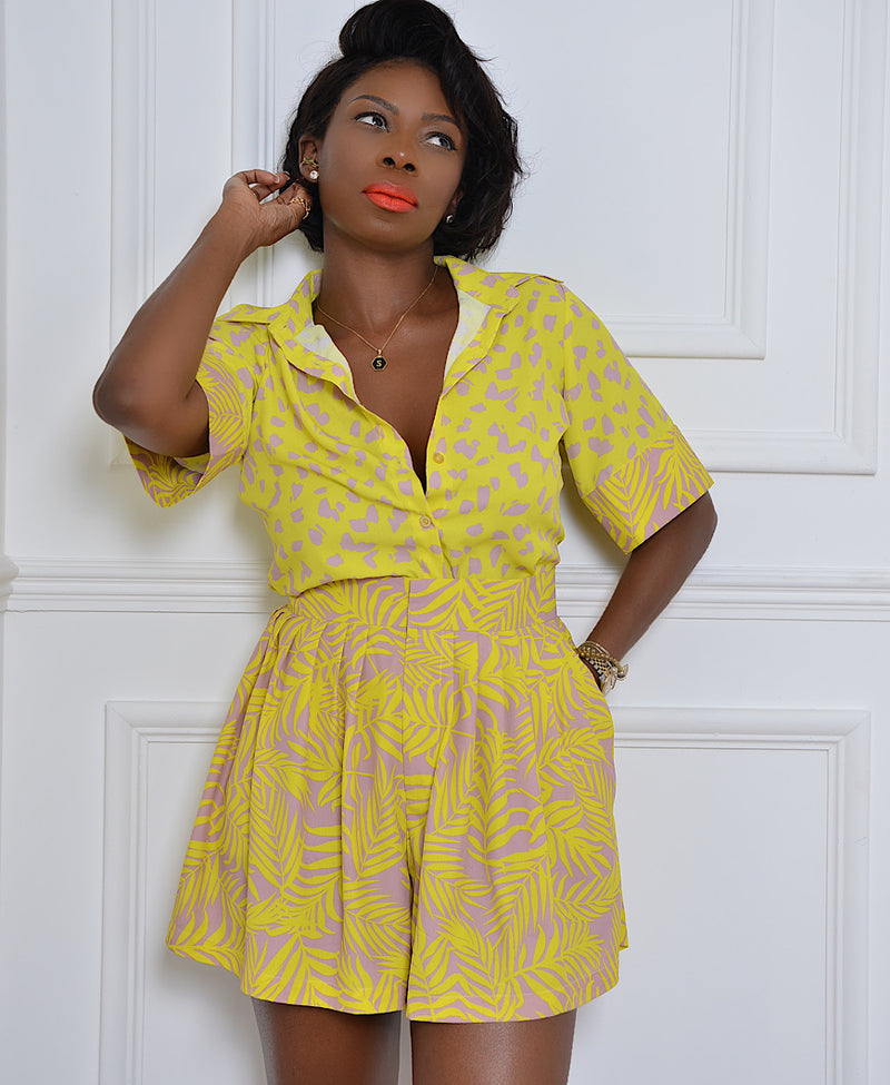  pleated shorts in tropical yellow print